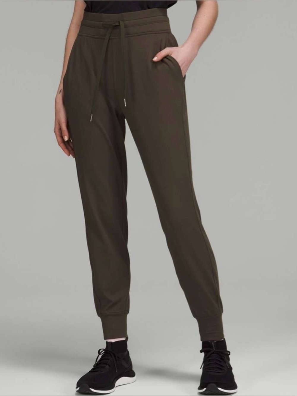 Lululemon Ready to Rulu High-Rise Jogger
Dark Olive Size 4